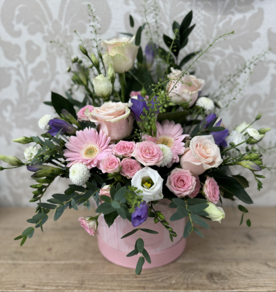 Summer Hat Box - Beautiful Hat Box arranged in oasis, ideal for any occasion.